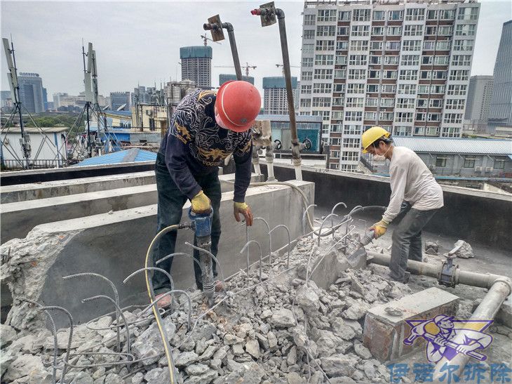 昆山老牌的水塔拆除方案來電咨詢
